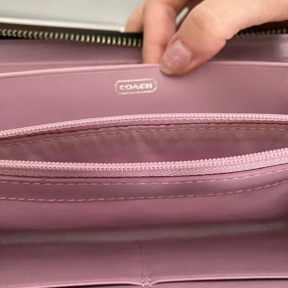 Coach Black Embossed Wallet retails $120 like new - Picture 7 of 9